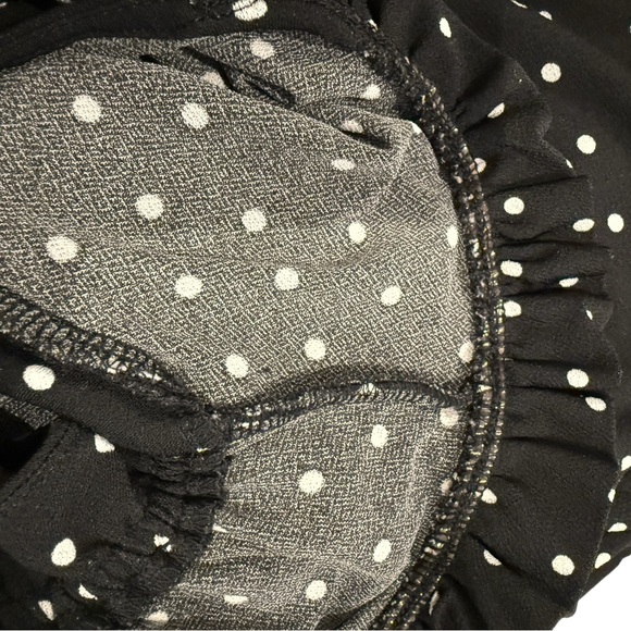🩵5/$25🩵 Adrianna Papell Black and White Polka Dot Sleeveless Blouse - Picture 10 of 11